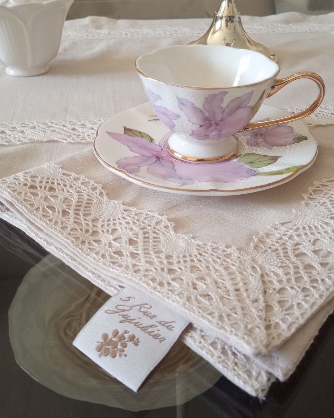 Chemin de table et serviette de thé en lin bordés de dentelle, service à thé fleuri
