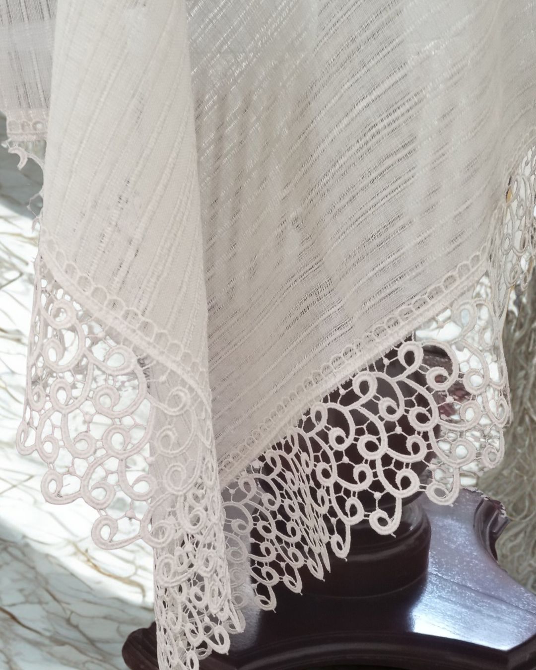 "Légendre d'Ivoire" Nappe en lin avec bordure en guipure – Image 2