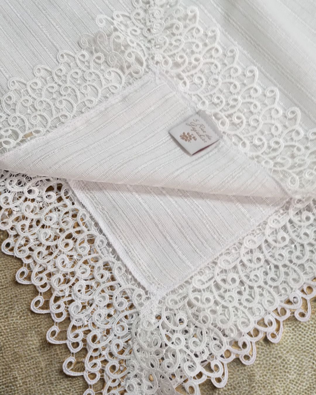 "Légendre d'Ivoire" Nappe en lin avec bordure en guipure – Image 3